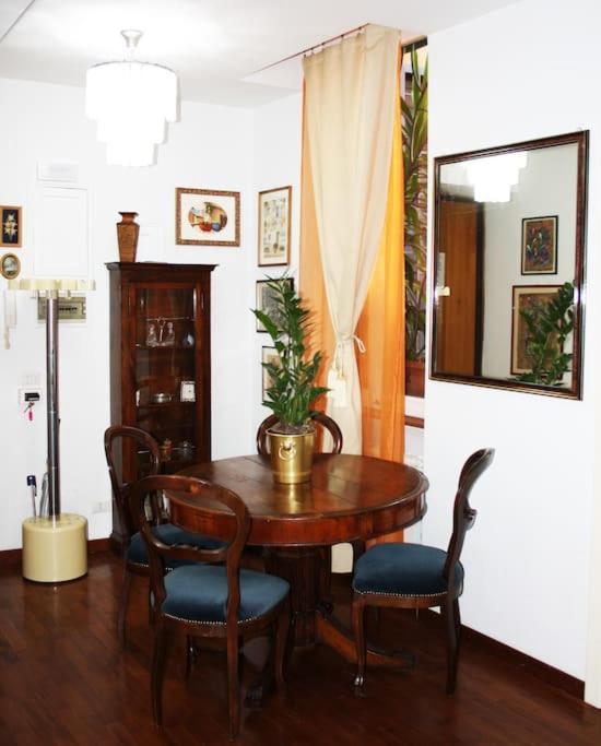 Colosseo Vintage Apartment Roma Esterno foto